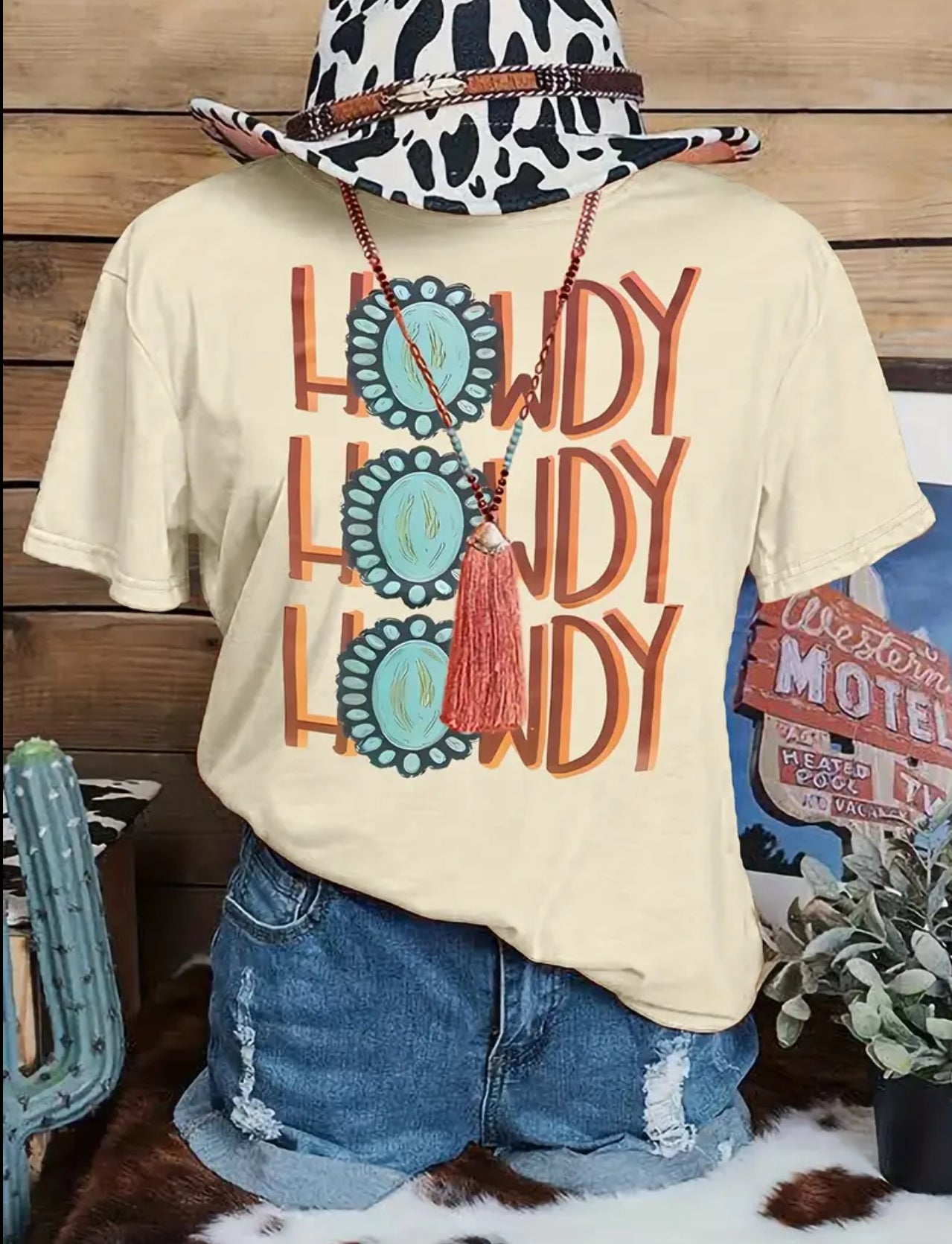 Howdy Cream Color Graphic Tee